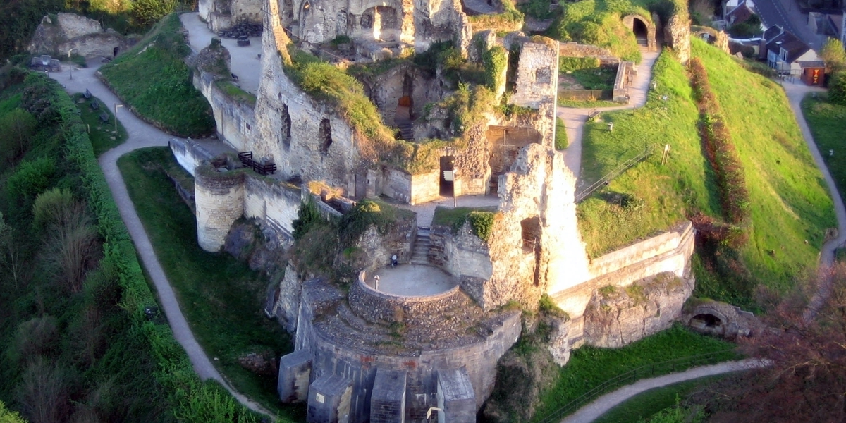 Kasteelruïne van Valkenburg boven de stadskern