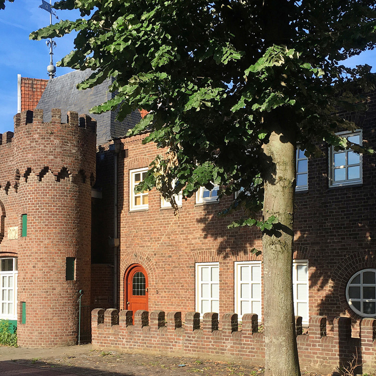 voormalig koetshuis in traditionele staat.