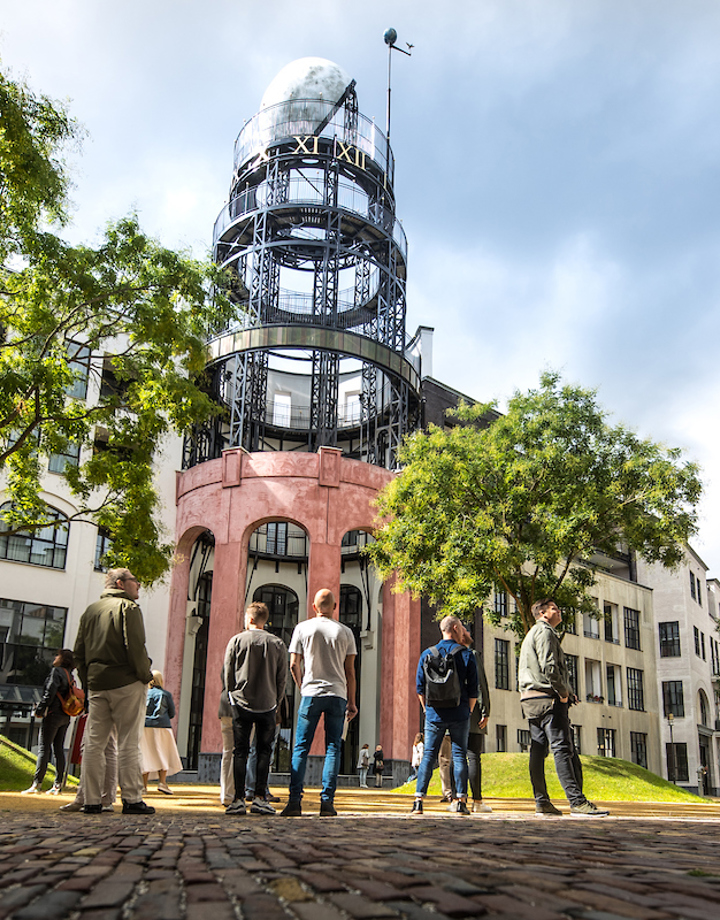 Maankwartier met mensen in Heerlen