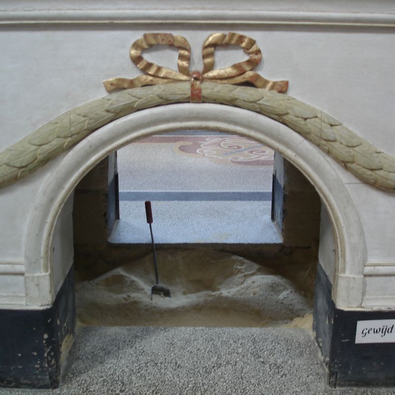 Gewijd zand onder het graf van Sint Gerlach In Sint Gerlachuskerk