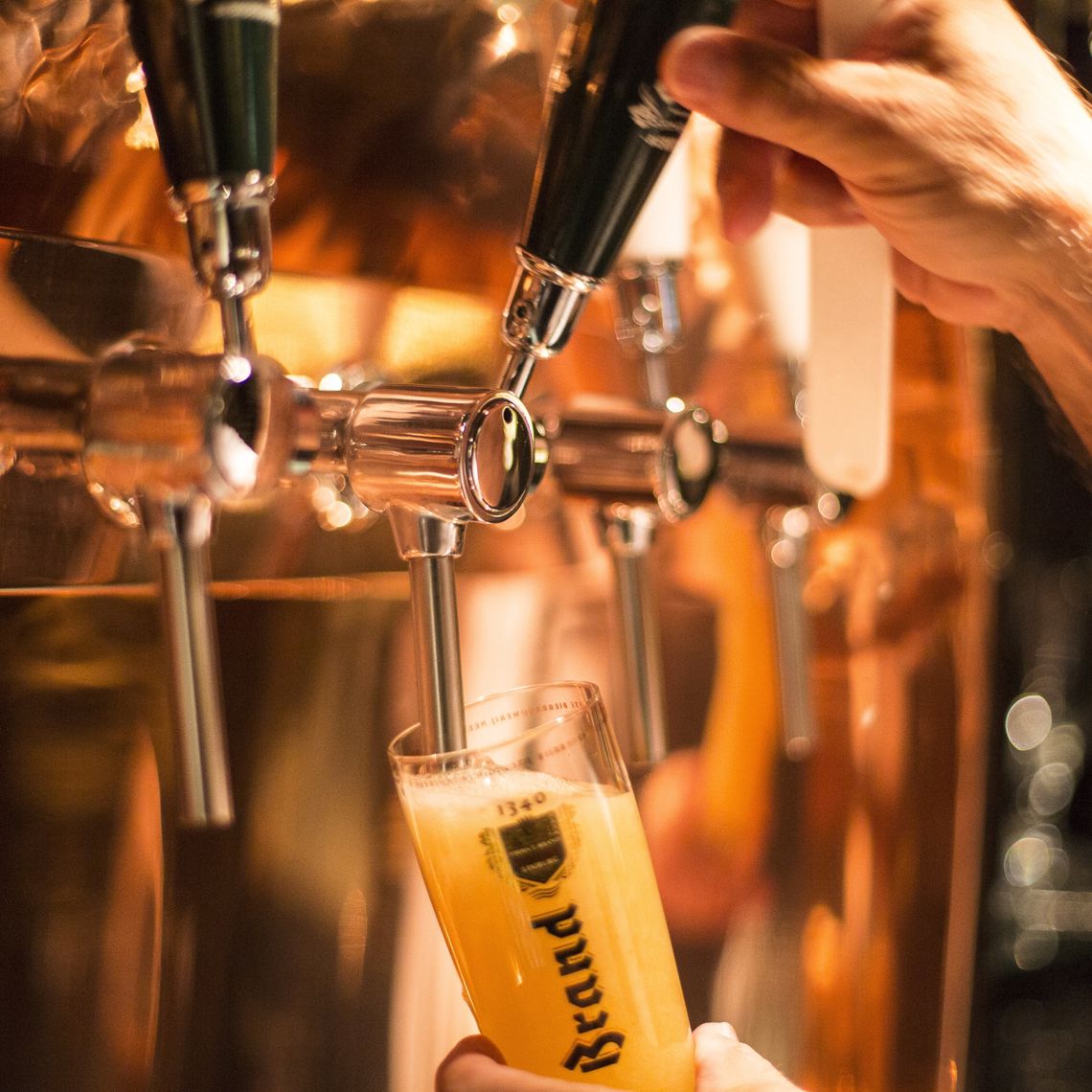 Tappen Van Glas Pils Brand Bierbrouwerij In Wijlre