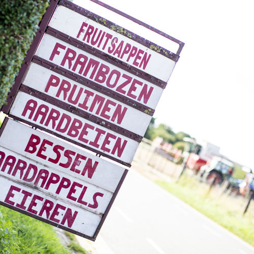Divierse Soorten Fruit Aangeboden Bij Fruitboerderij In Zuid Limburg