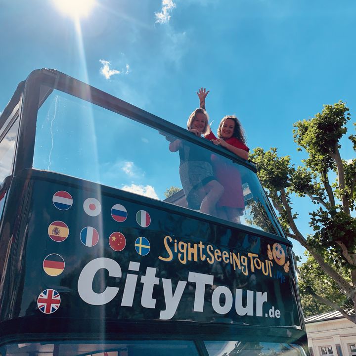 Jenneke Hop on Hop off - City tour bus