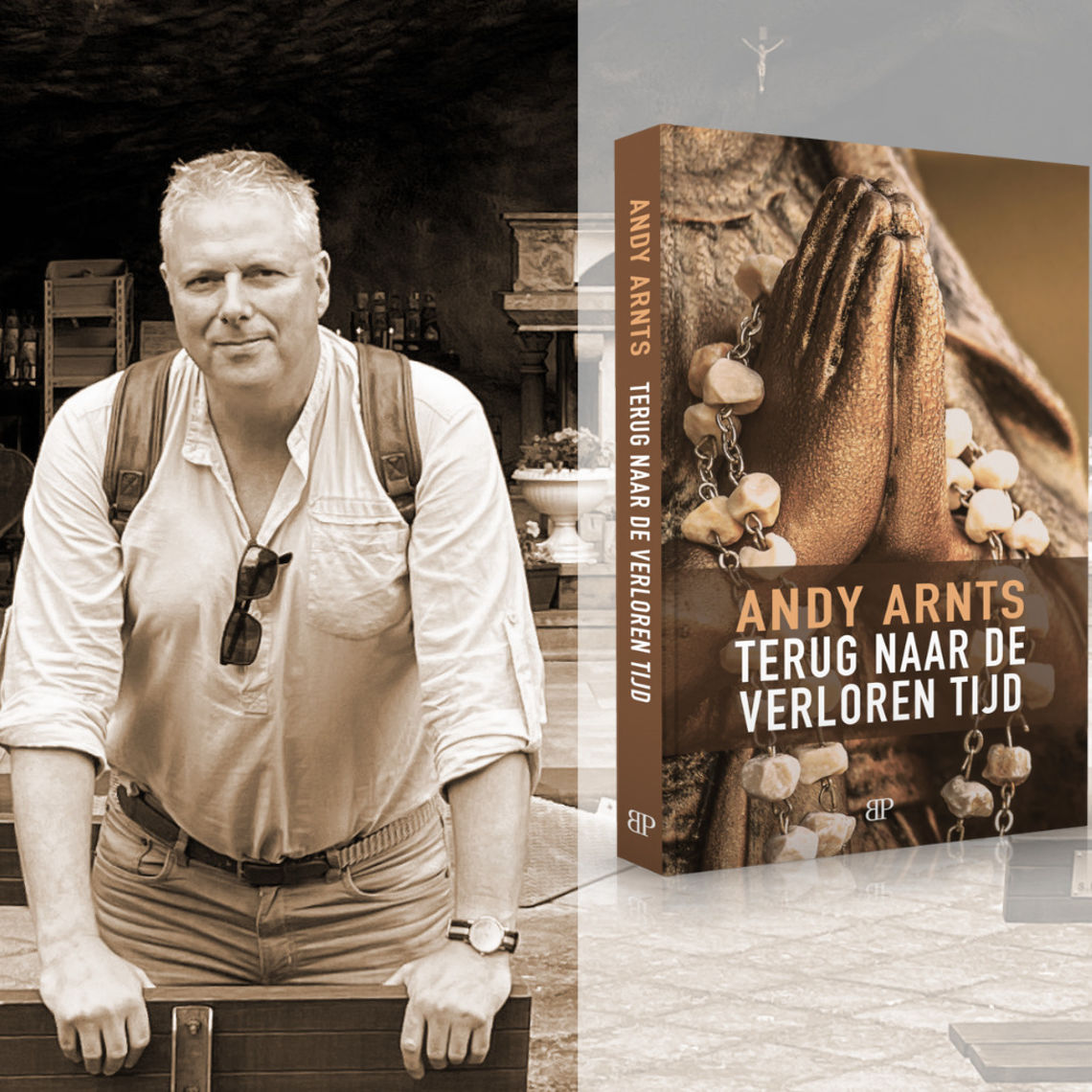 Andy Arnts met de cover van zijn boek 'Terug naar de verloren tijd'