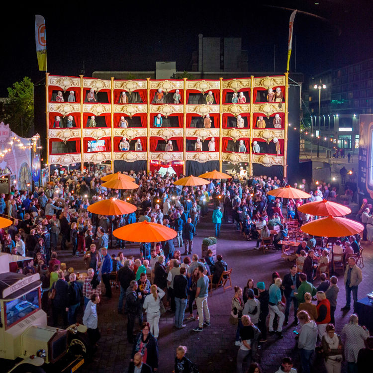 Festiviteiten van Cultura Nova op het Burgemeester van Grunsvenplein in Heerlen