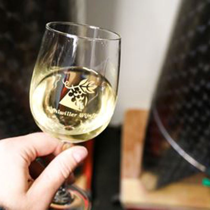 Witte wijn in een glas