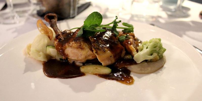 Het gerecht Hoenderfilet bij het restaurant van Kasteel Doenrade