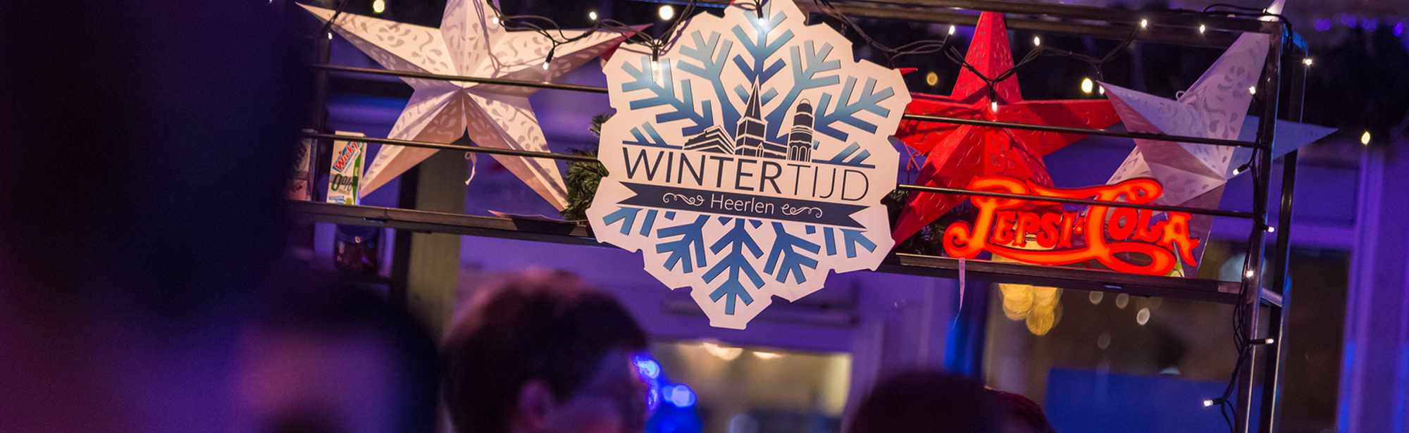 Bord met logo Wintertijd Heerlen met sfeerverlichting