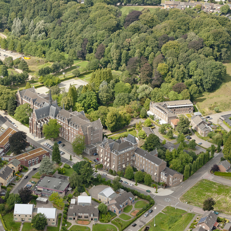 New Loreto klooster bovenaanzicht in het groen van Simpelveld 