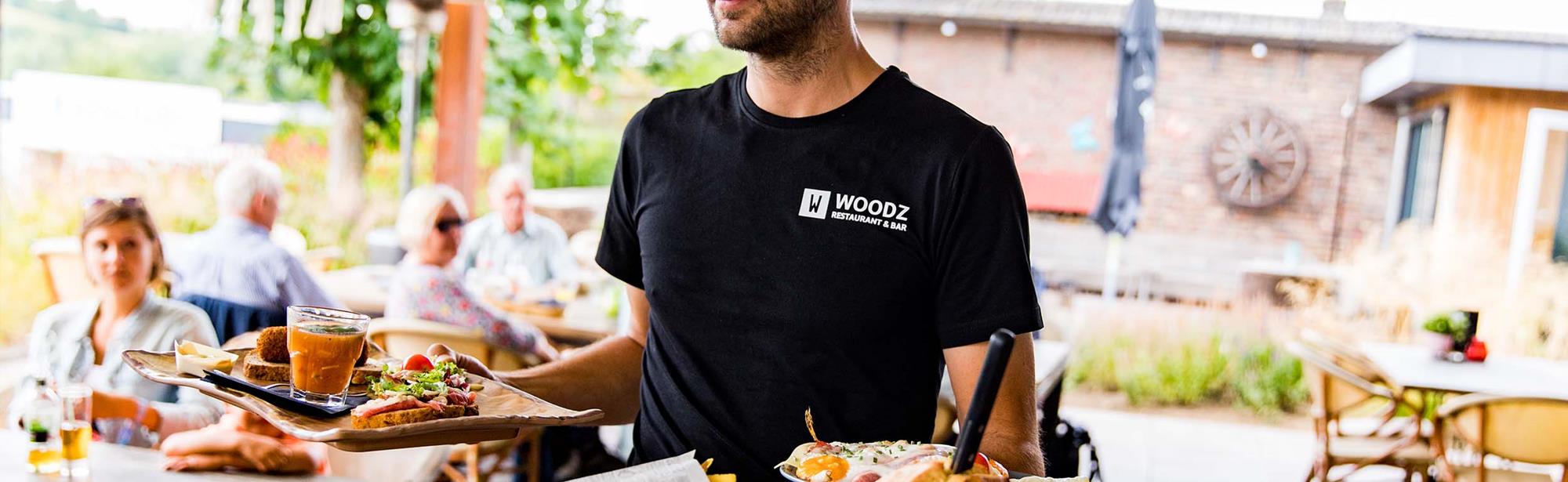 Woodz Restaurant & Bar